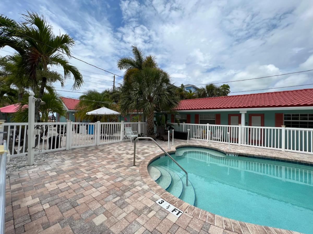 Blue Waters Treasure Island Hotel Exterior photo